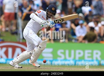 Le cricketer sri-lankais Dimuth Karunaratne joue un tir lors de la partie de 4th jours du premier match de cricket d'essai entre le Sri Lanka et l'Angleterre au stade international de cricket de Galle, Galle, Sri Lanka. 11-09-2018 (photo de Thharaka Basnayaka/NurPhoto) Banque D'Images