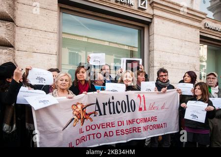 Des journalistes italiens manifestent à Rome, sur 13 novembre 2018, lors d'une foule éclair de défense de la liberté de la presse. (Photo par Andrea Ronchini/NurPhoto) Banque D'Images