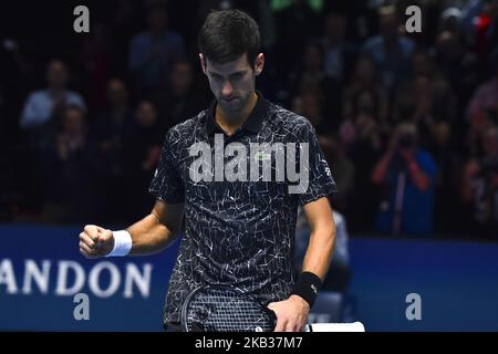 Novak Djokovic, de Serbie, célèbre sa victoire dans son match rond contre Marin Cilic, de Croatie, lors du sixième jour des finales de Nitto ATP à l'Arena O2 sur 16 novembre 2018 à Londres, en Angleterre. (Photo par Alberto Pezzali/NurPhoto) Banque D'Images