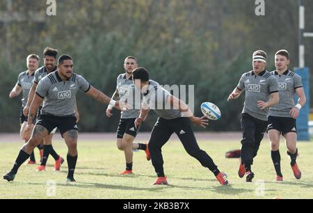 Rugby All Blacks Training - Vista Norther Tour Team s'échauffe avec le ballon au centre sportif universitaire de Rome, Italie sur 20 novembre 2018 (photo de Matteo Ciambelli/NurPhoto) Banque D'Images