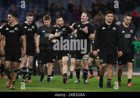 Italie contre Nouvelle-Zélande tous les Noirs - Rugby Cattolica Test Match New Zealand TJ Perenara et New Zealand Kieran célébration de lecture au stade Olimpico à Rome, Italie sur 24 novembre 2018 (photo par Matteo Ciambelli/NurPhoto) Banque D'Images