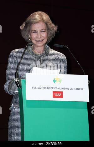 Espagne la reine Sofia reçoit un prix d'UNE FOIS lors des 'Premios Solidarios 2018 de la ONCE Comunidad de Madrid' Awards (lit. Les Prix de solidarité 2018 de la Communauté DE MADRID DE L'ONCE) au Musée de la Reine Sofia, à Madrid, Espagne, 27 novembre 2018. (Photo par Oscar Gonzalez/NurPhoto) Banque D'Images