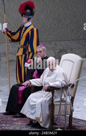 Le pape François assiste à son audience générale hebdomadaire sur la place Saint-Pierre au Vatican, le mercredi 28 novembre 2018. (Photo de Massimo Valicchia/NurPhoto) Banque D'Images