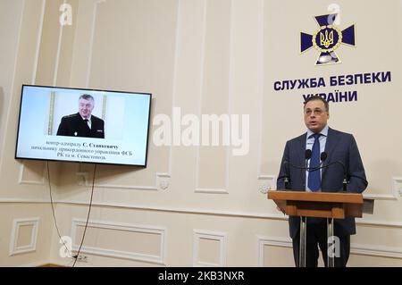 Cet écran montre le Chef du Département de la frontière russe du Service fédéral de sécurité de la Crimée et Sébastopol, contre-amiral, Sergey Stankevich lors d'une conférence de presse du Chef adjoint du Service de sécurité de l'Ukraine Oleg Frolov à Kiev, Ukraine sur 29 novembre 2018. Les marins ukrainiens du détroit de Kerch ont été soumis à six types d'attaque et ont survécu seulement par un miracle, a déclaré Oleg Frolov. (Photo par STR/NurPhoto) Banque D'Images