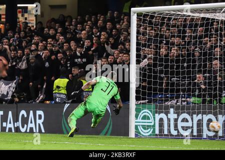 Le but de Chelsea en 1st à 27' de Giroud, lors du match de l'UEFA Europa League Group L entre Chelsea et PAOK au pont Stamford sur 29 novembre 2018 à Londres, au Royaume-Uni. (Photo de Nicolas Economou/NurPhoto) Banque D'Images