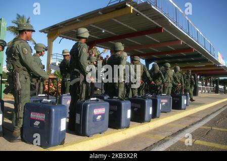 Des représentants du Haut Commandement militaire ont été activés ce mercredi 12/05/2018 dans la ville de Maracaibo au Venezuela. Le "Plan de la République 2018" pour les élections de la prochaine 9 décembre, dans le but de préserver la sécurité de toutes les activités menées autour de la manifestation électorale. Garantir la paix, l'ordre public et la tranquillité afin de protéger le droit de vote des citoyens. (Photo de Humberto Mateus/NurPhoto) Banque D'Images