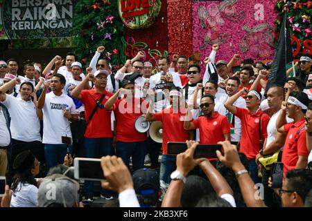 Des milliers de manifestants se rassemblent lors d'un rassemblement organisé par des politiciens musulmans contre la signature de la convention des Nations Unies contre la discrimination, connue sous le nom de CIEDR, sur la place Merdeka à Kuala Lumpur, en Malaisie, sur 8 décembre 2018. (Photo de Chris Jung/NurPhoto) Banque D'Images