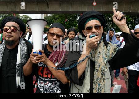 Des milliers de manifestants se rassemblent lors d'un rassemblement organisé par des politiciens musulmans contre la signature de la convention des Nations Unies contre la discrimination, connue sous le nom de CIEDR, sur la place Merdeka à Kuala Lumpur, en Malaisie, sur 8 décembre 2018. (Photo de Chris Jung/NurPhoto) Banque D'Images