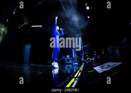 Le chanteur et chansonnier français Jain se interprétant en direct au club de fabrique sur 8 décembre 2018 à Milan, en Italie. (Photo de Roberto Finizio/NurPhoto) Banque D'Images