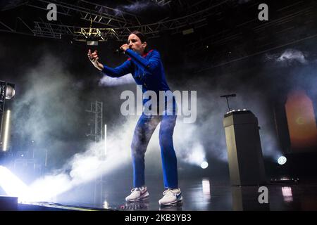 Le chanteur et chansonnier français Jain se interprétant en direct au club de fabrique sur 8 décembre 2018 à Milan, en Italie. (Photo de Roberto Finizio/NurPhoto) Banque D'Images