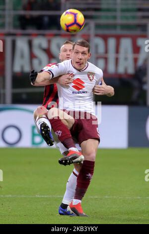 Andrea Belotti #9 du FC de Turin concurrence pour le ballon avec Ignazio Abate #20 de l'AC Milan pendant la série Un match entre l'AC Milan et le FC de Turin au Stadio Giuseppe Meazza sur 9 décembre 2018 à Milan, Italie. (Photo de Giuseppe Cottini/NurPhoto) Banque D'Images