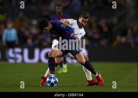 Carles Alena de Barcelone et Harry Winks de Tottenham pendant le match entre le FC Barcelone et Tottenham Hotspurs au stade Camp Nou à Barcelone, Espagne sur 11 décembre 2018. (Photo de Jose Breton/NurPhoto) Banque D'Images