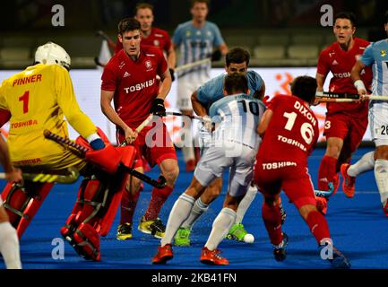 Adam Dixon (#16) d'Angleterre en action pendant le quart de finale de la coupe du monde de hockey masculin FIH entre l'Argentine et l'Angleterre au stade Kalinga sur 12 décembre 2018 à Bhubaneswar, en Inde. (Photo par STR/NurPhoto) Banque D'Images