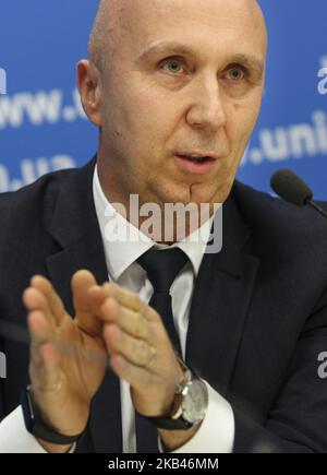 Directeur de « NAFTA R.V. » Lubomir Kopcik est vu lors de la conférence de presse à Kiev, Ukraine, 18 décembre 2018. La société pétrolière et gazière ALENA prendra en charge le développement du champ de Yuzivske d'ici la fin de 2019. (Photo par Sergii Kharchenko/NurPhoto) Banque D'Images