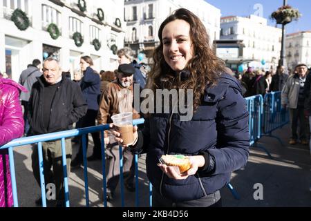Le Roscon de Reyes pour le bénéfice de l'ONG Aldeas Infantiles en collaboration avec le Conseil municipal de Madrid célèbre une autre année dans la Puerta del sol bondé dégustation d'un grand Roscón de Reyes (gâteau rond des trois Sages). Un événement qui sensibilise la population à l'importance de profiter des moments de famille pour que les enfants grandissent heureux le 5 janvier 2019on 5 janvier 2019 à Madrid, Espagne 5 janvier 2019 (photo par Oscar Gonzalez/NurPhoto) Banque D'Images