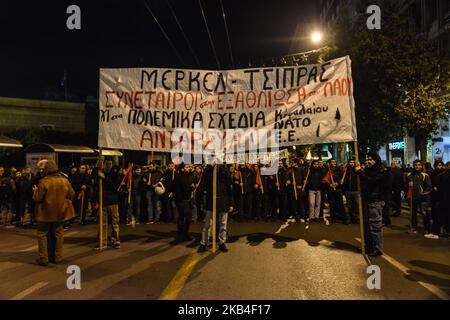 Les manifestants se sont opposés à la police anti-émeute lors d'une manifestation contre la visite de la chancelière allemande Angela Merkel à Athènes, en Grèce, sur 10 janvier 2018. (Photo par Dimitris Lampropoulos/NurPhoto) Banque D'Images