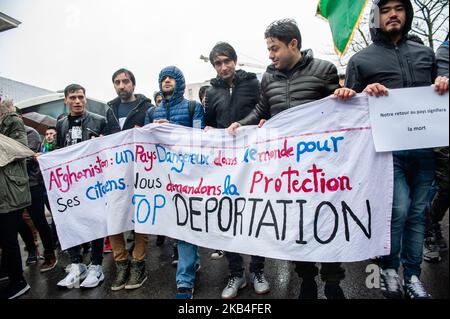 12 janvier, Bruxelles. Environ 2500 personnes ont pris les rues de Bruxelles pour protester contre les politiques anti-migratoires du gouvernement du Premier ministre Charles Michel, du ministre de l'intérieur Jan Jambon et de l'ancien secrétaire d'État à l'asile Theo Francken. Avec cette manifestation, ils exigent des condamnations systématiques de violences racistes, patriarcales et policières, la fin des opérations de police pour arrêter les migrants dans les lieux publics ou privés, la régularisation de tous les sans-papiers et l'ouverture de couloirs humanitaires pour tous les migrants arrivant en Belgique. (Photo par Romy Arroyo Fernandez/NurPhoto) Banque D'Images