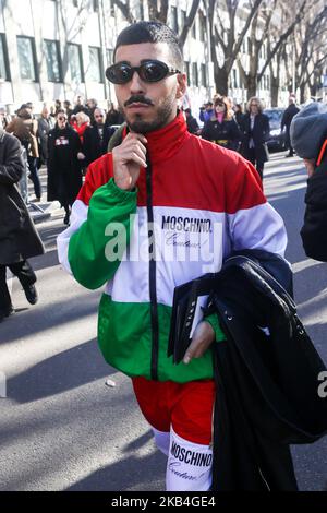 Invité à l'extérieur du défilé de mode Emporio Armani pendant la semaine de la mode de Milan, sur 14 janvier 2019 (photo de Mairo Cinquetti/NurPhoto) Banque D'Images