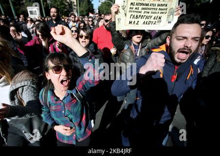 Les enseignants des écoles grecques protestent à Athènes, en Grèce, sur 17 janvier 2019. Les enseignants et les étudiants protestent contre les plans du gouvernement visant à modifier les procédures d'embauche et à exiger des nominations permanentes dans les écoles publiques. (Photo de Giorgos Georgiou/NurPhoto) Banque D'Images