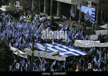 Le rassemblement massif des Grecs pour protester contre la Macédoine se transforme en bataille devant le Parlement grec, à Athènes, le 20 janvier 2019 (photo de Dimitris Lampropoulos/NurPhoto) Banque D'Images