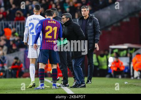 Carles Alena (21) du FC Barcelone et Ernesto Valverde du FC Barcelone pendant le match du FC Barcelone contre CD Leganes, pour la ronde 20 de la Liga Santander, joué au Camp Nou le 20th janvier 2019 à Barcelone, Espagne. (Photo de Mikel Trigueros/Urbanandsport/NurPhoto) Banque D'Images