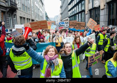 Les élèves belges ont sauté l'école pour faire la démonstration d'une meilleure politique climatique, à Bruxelles, en Belgique, sur 24 janvier 2019. Des milliers et des milliers d'étudiants marchaient à nouveau dans les rues de Bruxelles. C'est la troisième action de jeudi de suite.(photo de Romy Arroyo Fernandez/NurPhoto) Banque D'Images