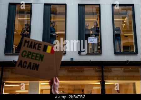 Les élèves belges ont sauté l'école pour faire la démonstration d'une meilleure politique climatique, à Bruxelles, en Belgique, sur 24 janvier 2019. Des milliers et des milliers d'étudiants marchaient à nouveau dans les rues de Bruxelles. C'est la troisième action de jeudi de suite.(photo de Romy Arroyo Fernandez/NurPhoto) Banque D'Images