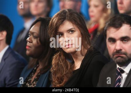 Le Premier ministre français attaché au Premier ministre chargé de l'égalité des sexes Marlene Schiappa (R) et le député français du parti de la République en marche (LREM) Laetitia Avia (L) participent à une conférence du parti de la République en marche (LREM), à Paris, sur 24 janvier, 2019. (Photo de Michel Stoupak/NurPhoto) Banque D'Images