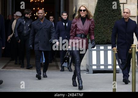 La chanteuse Céline Dion voit des feuilles quitter le bureau DE GIVENCHY sur l'avenue George V sur 24 janvier 2019 à Paris, France. (Photo de Mehdi Taamallah/NurPhoto) Banque D'Images