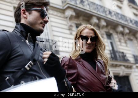 La chanteuse Céline Dion et Pepe Munoz quittent le bureau DE GIVENCHY sur l'avenue George V sur 24 janvier 2019 à Paris, France. (Photo de Mehdi Taamallah/NurPhoto) Banque D'Images