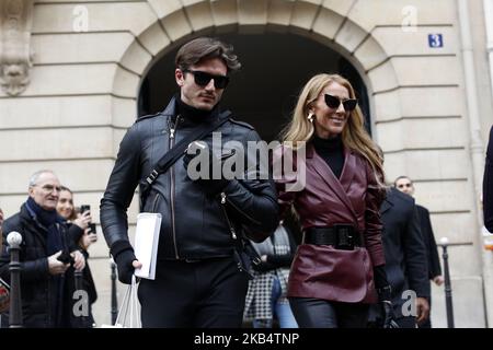 La chanteuse Céline Dion et Pepe Munoz quittent le bureau DE GIVENCHY sur l'avenue George V sur 24 janvier 2019 à Paris, France. (Photo de Mehdi Taamallah/NurPhoto) Banque D'Images