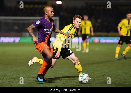 Fabian Delph, milieu de terrain de Manchester City (18), et Stephen Quinn, milieu de terrain de Burton Albion (23), lors du match de la Carabao Cup entre Burton Albion et Manchester City au stade Pirelli, Burton Upon Trent, le mercredi 23rd janvier 2019. (Photo de Mark Fletcher/NurPhoto) Banque D'Images