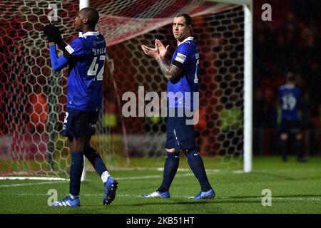 Mohamed Sylla et Urko Vera d'Oldham après le match de la FA Cup entre Doncaster Rovers et Oldham Athletic au stade Keepmoat de Doncaster, Royaume-Uni, samedi, 26 janvier 2019. (Photo par MI News/NurPhoto) Banque D'Images