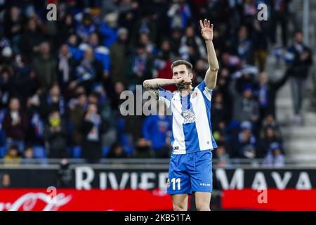 Le RCD Espanyol en avant Leo Baptistao (11) célèbre le but du match le RCD Espanyol contre le Real Madrid CF, pour la ronde 21 de la Liga Santander, joué au stade du RCD Espanyol le 27th janvier 2018 à Barcelone, Espagne. (Photo de Mikel Trigueros/Urbanandsport/NurPhoto) Banque D'Images