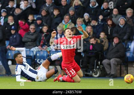 Mason Holgate de West Bromwich Albion fouls Jordan Hugill de Middlesbrough lors du match de championnat de pari de ciel entre West Bromwich Albion et Middlesbrough aux Hawthorns de West Bromwich, Royaume-Uni samedi, 2 février 2019. (Photo par MI News/NurPhoto) Banque D'Images