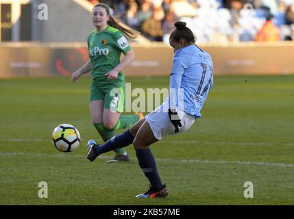 Nikita Parris de Manchester City tire à son but lors du match de football de la quatrième manche de la coupe de football féminin SSE entre Manchester City Women et Watford Ladies au stade de l'Académie, sur 3 février, à Manchester, en Angleterre. (Photo par action Foto Sport/NurPhoto) Banque D'Images