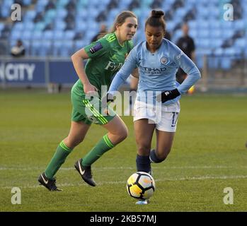 Nikita Parris de Manchester City surpasse Emily Hill de Watford lors du match de football de la coupe FA pour femmes SSE entre Manchester City Women et Watford Ladies au stade Academy, sur 3 février, à Manchester, en Angleterre. (Photo par action Foto Sport/NurPhoto) Banque D'Images