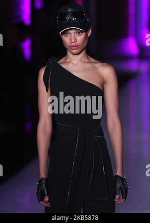 Model porte à la collection runwayas création de Mayte par Lola Casademunt lors de la semaine de la mode de Barcelone 080, le 04th février 2019, à Barcelone, Espagne. -- (photo par Urbanandsport/NurPhoto) Banque D'Images