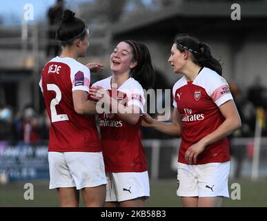 Katrine Veje, Melisa Filis et Ruby Grant célèbrent le but lors du match de football de la coupe FA pour femmes SSE entre Crawley Wasps Ladies et Arsenal Women au Oakwood FC on 3 janvier 2019 à Crawley, en Angleterre. (Photo par action Foto Sport/NurPhoto) Banque D'Images