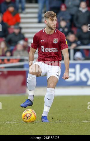 NORTHAMPTON, ROYAUME-UNI. 3RD FÉVRIER. La nouvelle signature de Northampton Town Charlie Goode lors de la première moitié du match de la Sky Bet League Two entre Northampton Town et Colchester United au PTS Academy Stadium, Northampton, le samedi 2nd février 2019. (Photo par MI News/NurPhoto) Banque D'Images