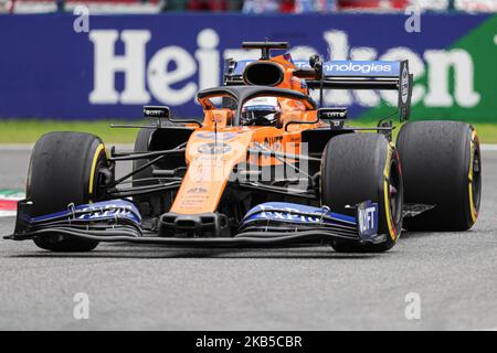 Carlos Sainz Jr pilotant l'écurie McLaren F1 (55) sur la piste lors de l'entraînement au Grand Prix de Formule 1 d'Italie à l'Autodromo di Monza sur 6 septembre 2019 à Monza, en Italie. (Photo par Emmanuele Ciancaglini/NurPhoto) Banque D'Images