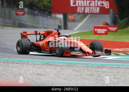 Sebastian Vettel, pilote allemand de Ferrari, conduit lors de la deuxième séance d'entraînement sur le circuit Autodromo Nazionale à Monza, sur 6 septembre 2019, avant le Grand Prix italien de Formule 1. (Photo par Marco Serena/NurPhoto) Banque D'Images