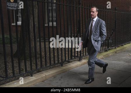 Le secrétaire aux Affaires étrangères Dominic Raab quitte le 10 Downing Street après avoir assisté à une réunion du Cabinet, Londres on 10 septembre 2019. Le Parlement britannique est suspendu jusqu'à la mi-octobre. (Photo par Alberto Pezzali/NurPhoto) Banque D'Images