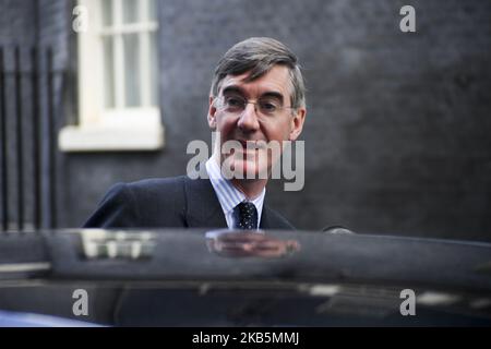 Le chef de la Chambre des communes Jacob Rees Mogg quitte le 10 Downing Street après avoir assisté à une réunion du Cabinet, Londres on 10 septembre 2019. Le Parlement britannique est suspendu jusqu'à la mi-octobre. (Photo par Alberto Pezzali/NurPhoto) Banque D'Images