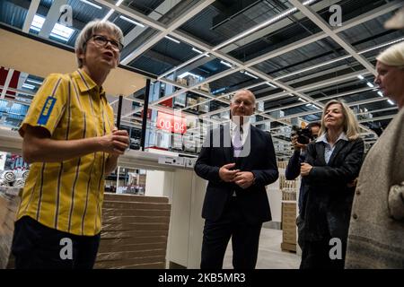 Walter Kadnar, PDG d'IKEA France, ambassadeur de Suède en France Veronika Wand-Danielsson, Catherine Arnoux, directrice du magasin Ikea et Michelle Picard, maire de la ville, assistent à l'inauguration du magasin Ikea dans la région du Grand Lyon Parilly à Venissieux, près de Lyon, en France, sur 10 septembre 2019. (Photo de Nicolas Liponne/NurPhoto) Banque D'Images