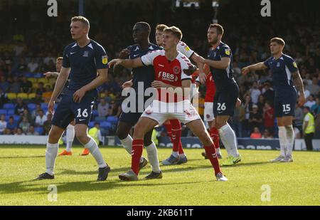 Stephen Humphrys de Southend s'est Uni sous la pression de Jimmy Dunne de Fleetwood Town pendant l'anglais Sky Bet League One entre Southend United et Fleetwood Town au Roots Hall Stadium , Southend, Angleterre le 14 septembre 2019 (photo par action Foto Sport/NurPhoto) Banque D'Images