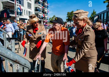 Les anciens combattants de la deuxième Guerre mondiale arrivent à l'arrivée de South route, dans le cadre des célébrations du 75 anniversaire de l'OMG à Veghel, sur 14 septembre 2019. (Photo par Romy Arroyo Fernandez/NurPhoto) Banque D'Images