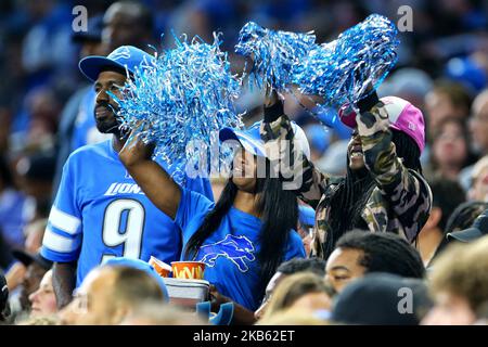 Les fans applaudissent pendant la deuxième partie d'un match de football de la NFL contre les Los Angeles Chargers à Detroit, Michigan, États-Unis, dimanche, 15 septembre 2019. (Photo par Amy Lemus/NurPhoto) Banque D'Images