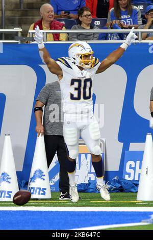 Les Chargers de Los Angeles qui reviennent Austin Ekeler (30) célèbre son touchdown lors de la deuxième partie d'un match de football de la NFL contre les Detroit Lions à Detroit, Michigan, États-Unis, dimanche, 15 septembre 2019. (Photo par Amy Lemus/NurPhoto) Banque D'Images