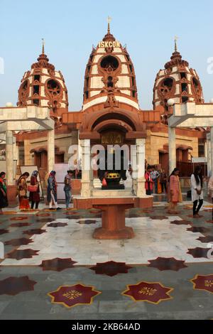 Les dévotés proposent des prières au temple ISKCON, près du Grand Kailash, sur 16 septembre 2019 à New Delhi, en Inde. (Photo de Mayank Makhija/NurPhoto) Banque D'Images